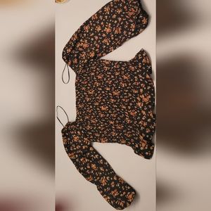 Off the shoulder elastic body sheer sleeves blouse